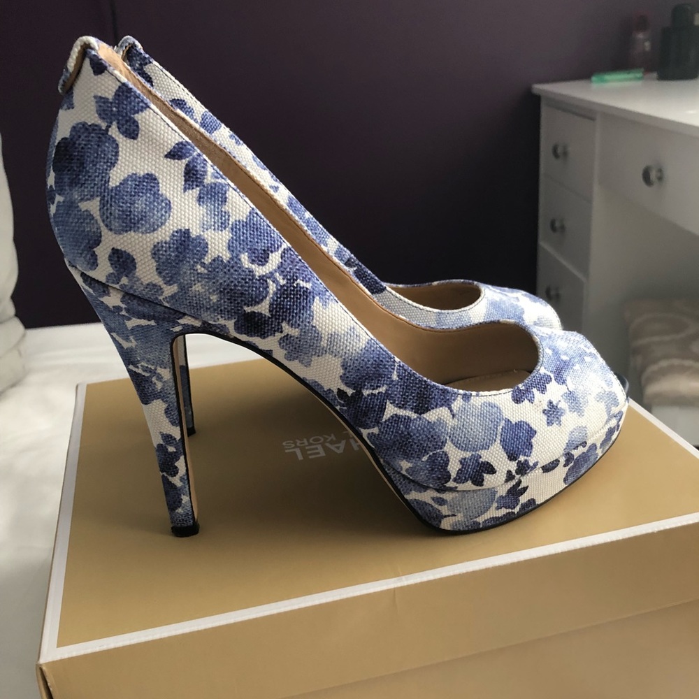 Michael Kors Blue Heels Size 8